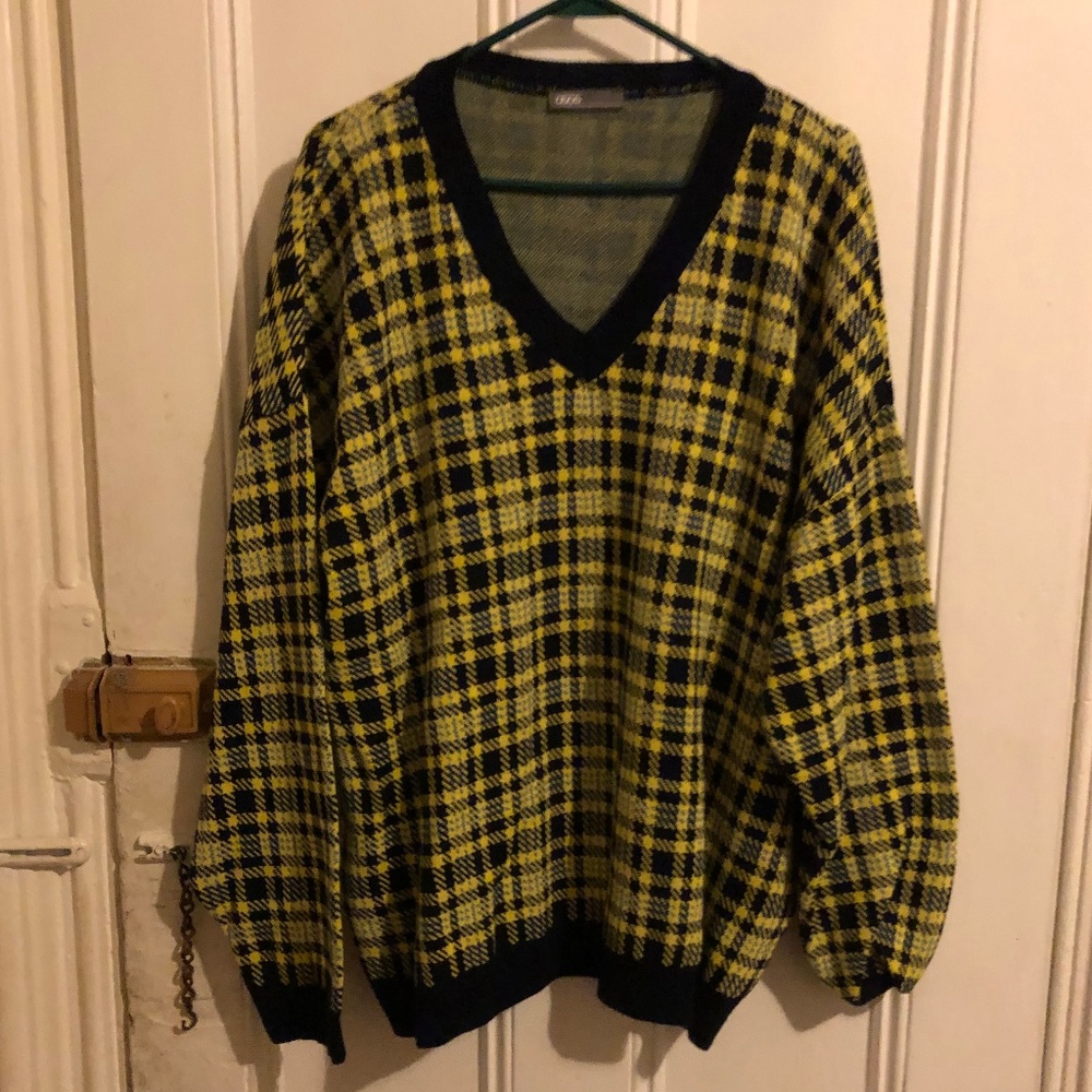 OVERSIZED V-NECK SWEATER